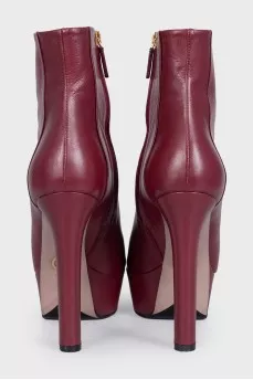Leather ankle boots with heels and high soles