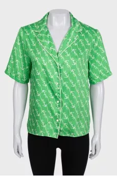 Green short-sleeved printed shirt