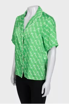 Green short-sleeved printed shirt