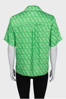 Green short-sleeved printed shirt