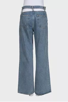 Wide-leg blue jeans with an accent belt