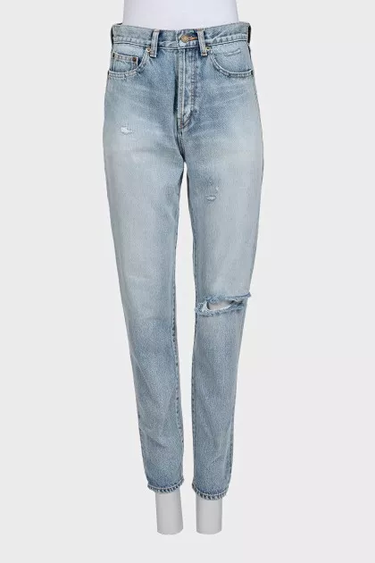 Light blue straight-leg jeans with a ripped effect