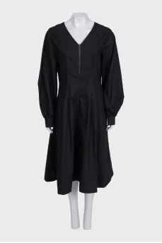 Fitted dress with front zip and tag
