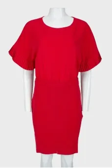 Red dress with short sleeves, zippered side