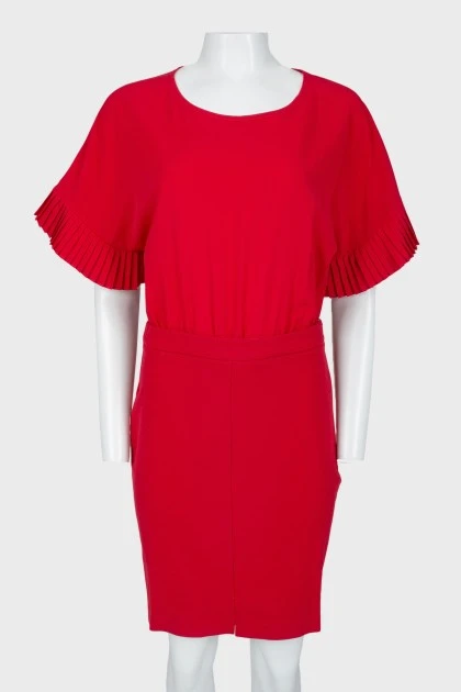 Red dress with short sleeves, zippered side