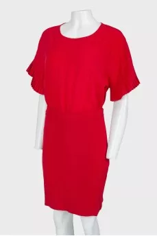 Red dress with short sleeves, zippered side