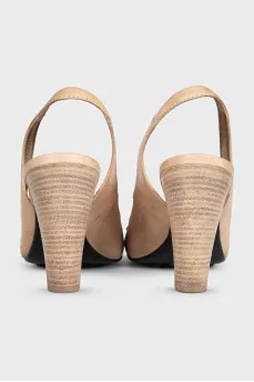 Бежевые слингбэки из кожи на каблуке 