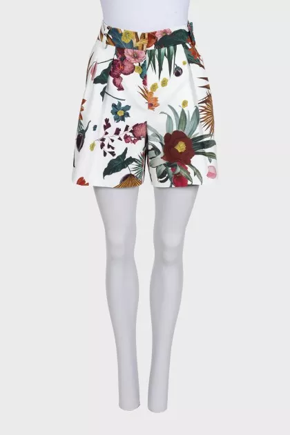 White shorts with a floral print