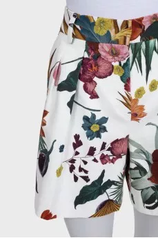 White shorts with a floral print