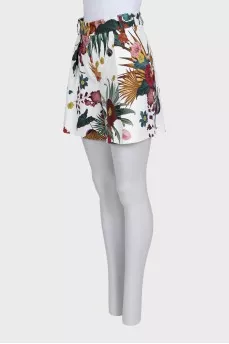 White shorts with a floral print