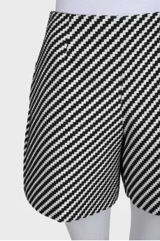 Straight shorts in a black and white print
