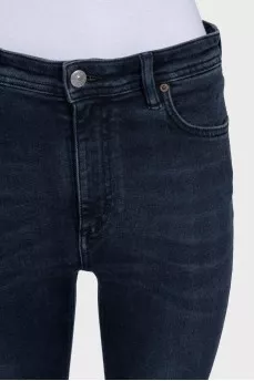 Blue skinny jeans with a mid-rise