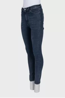 Blue skinny jeans with a mid-rise