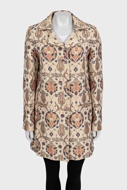 Straight coat with a bright print