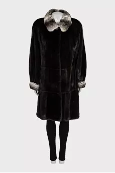 Straight-cut mink coat with a contrast collar