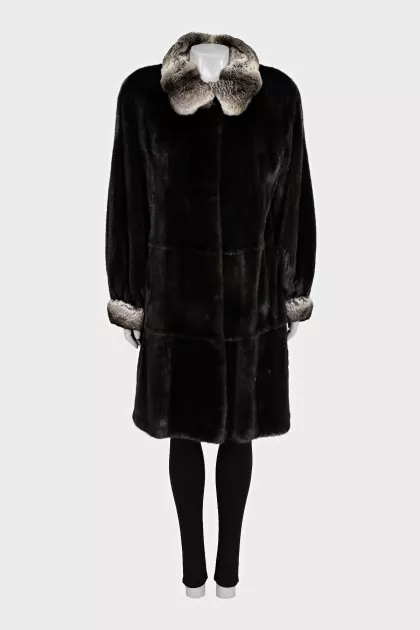 Straight-cut mink coat with a contrast collar
