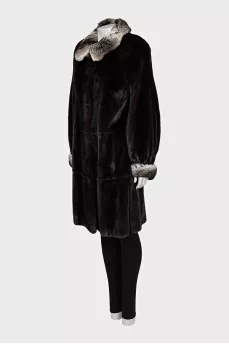 Straight-cut mink coat with a contrast collar