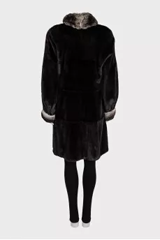 Straight-cut mink coat with a contrast collar