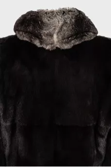 Straight-cut mink coat with a contrast collar
