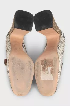 Beige leather pumps with embossed glitter heels