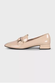 Beige patent leather loafers