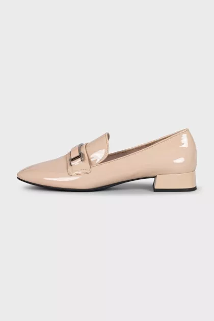 Beige patent leather loafers
