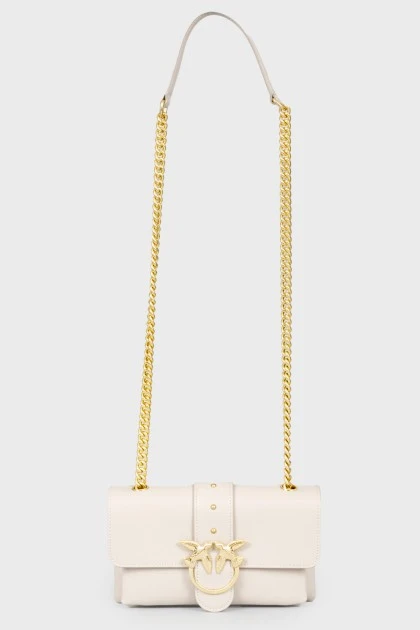 Leather bag on a metal chain, with a tag