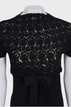 Black fitted dress with a bow and tag