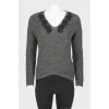 Free cut pullover with applique