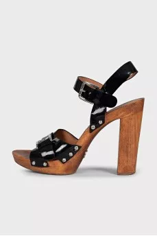 Patent leather sandals with wooden heels