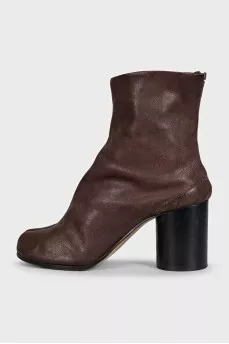 Tabi brown leather ankle boots
