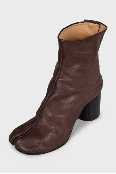 Tabi brown leather ankle boots
