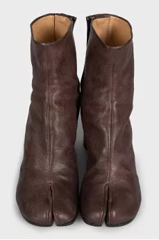 Tabi brown leather ankle boots