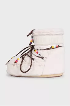 Beige fur boots