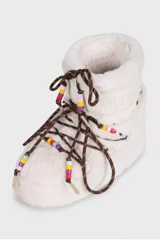 Beige fur boots
