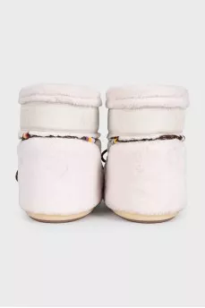 Beige fur boots