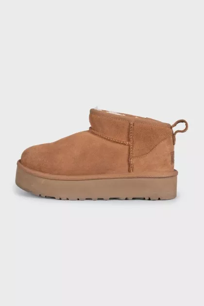 Insulated brown suede boots
