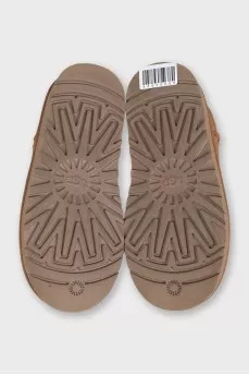Insulated brown suede boots