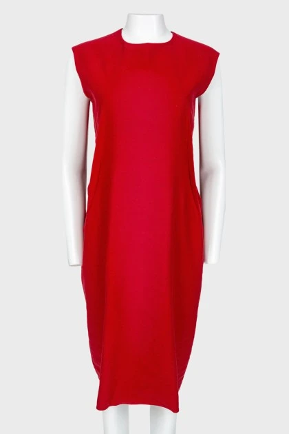 Red ruffles on the back dress