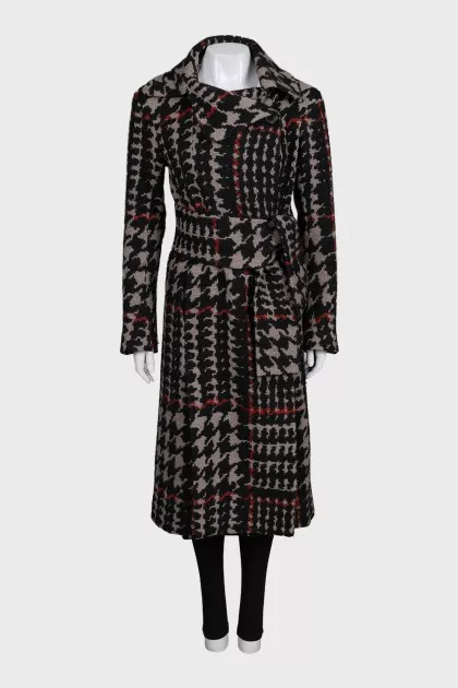 Black fitted coat with a printed belt