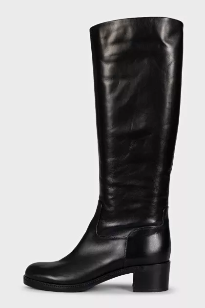 Black leather mid-heel boots
