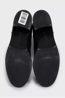 Black leather mid-heel boots