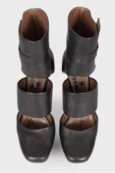 Полуоткрытые туфли на шпильке
