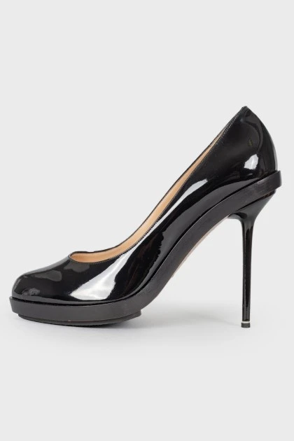 Black patent leather stiletto heels