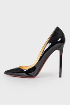 Leather varnished shoes