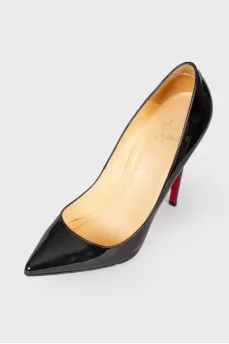 Leather varnished shoes
