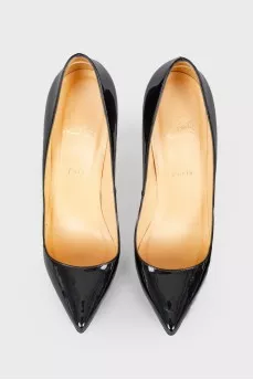 Leather varnished shoes