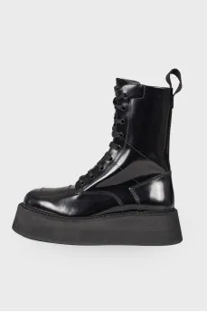 Massive platform shoes with tag