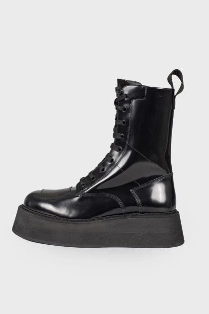 Massive platform shoes with tag