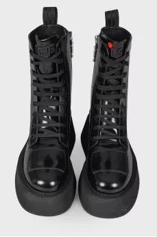 Massive platform shoes with tag
